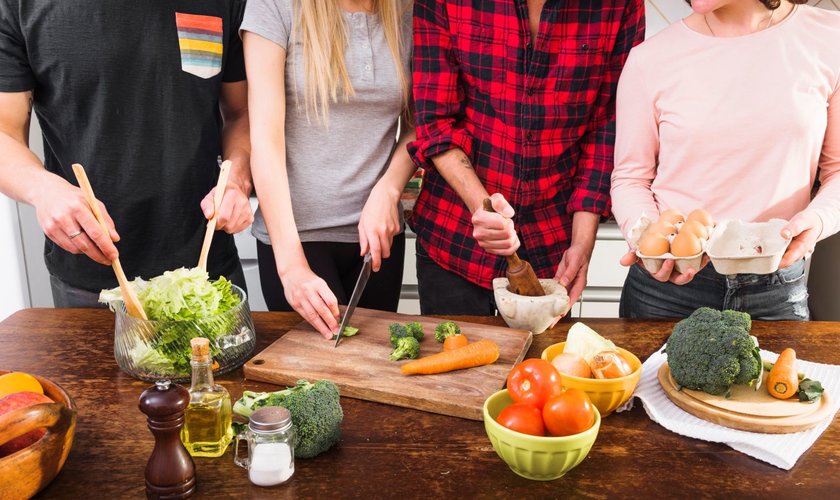 Die Teilnehmer der Incentive kochen gemeinsam. Das schürt den Teamgedanken.
